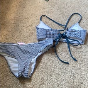 💙Super cute striped bathing suit 💙